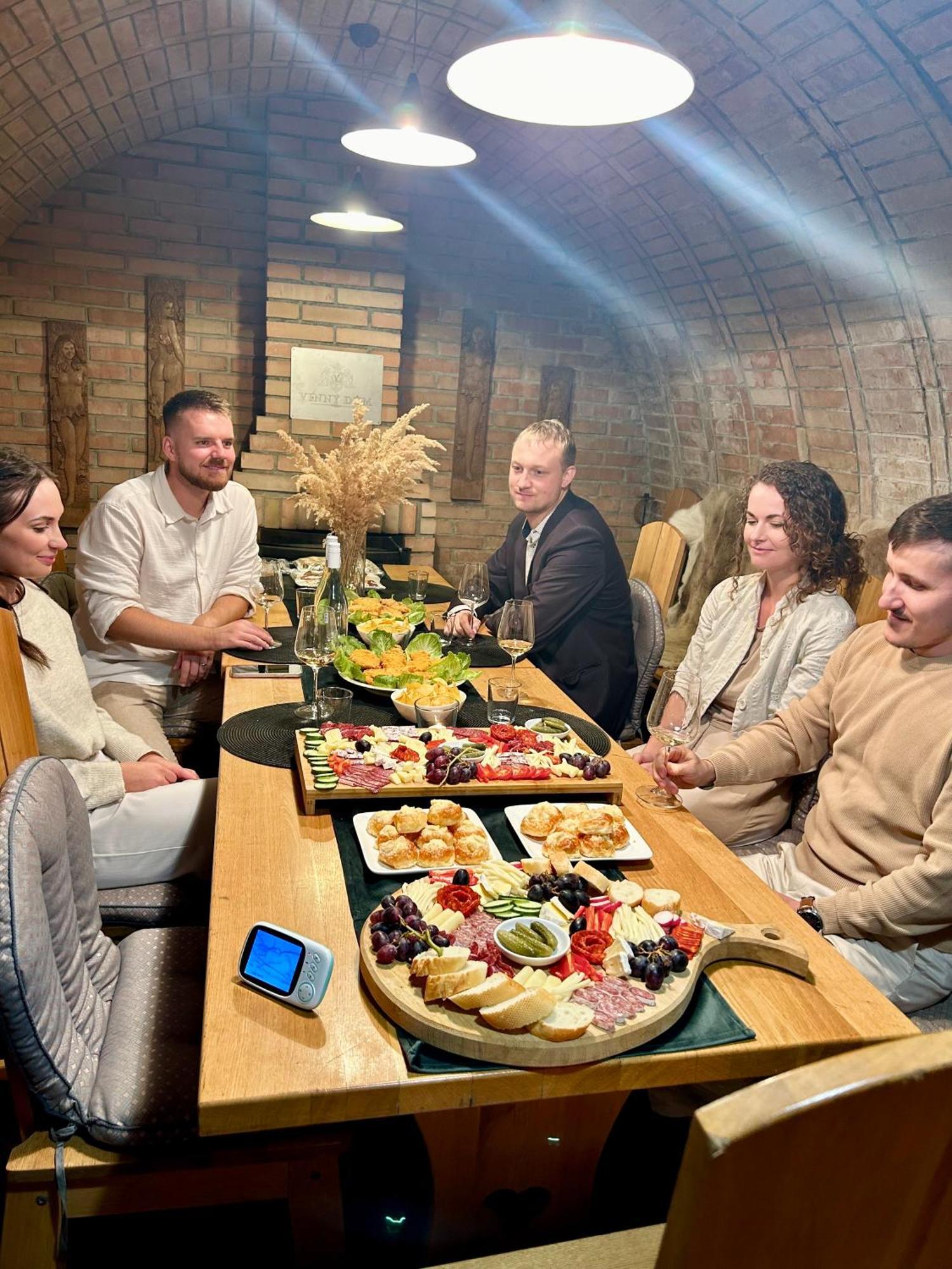 Sklep U Dusana Vracov Exterior foto